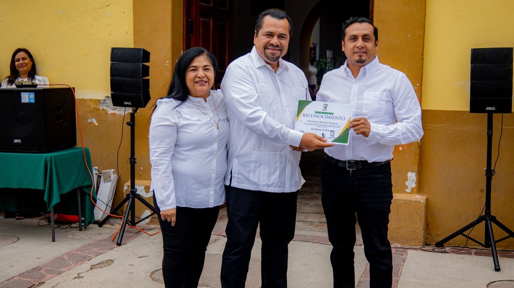 Esta mañana en Ciudad Fernández… ¡reconocimos el esfuerzo y talento de nuestra gente!