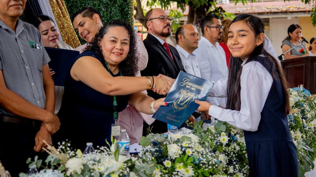 Una nueva generación se gradúa en la Primaria Emiliano Zapata del Ejido El Refugio