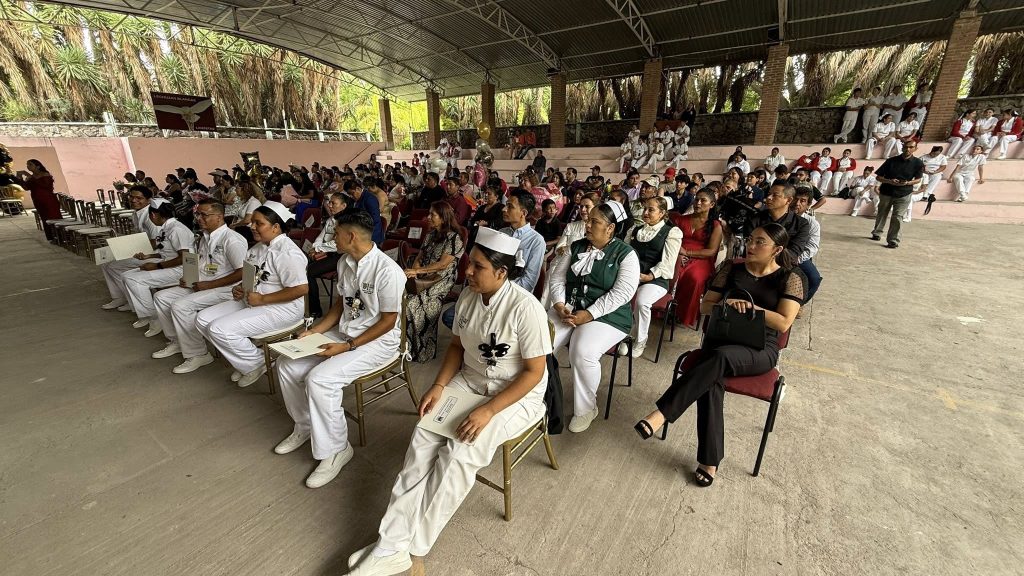 Se llevó a cabo la ceremonia de graduación de la carrera de Enfermería del Instituto Liceo
