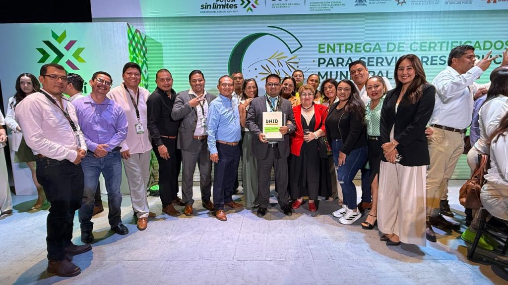 Servidores públicos de CDFDZ reciben certificación oficial de la CEFIM