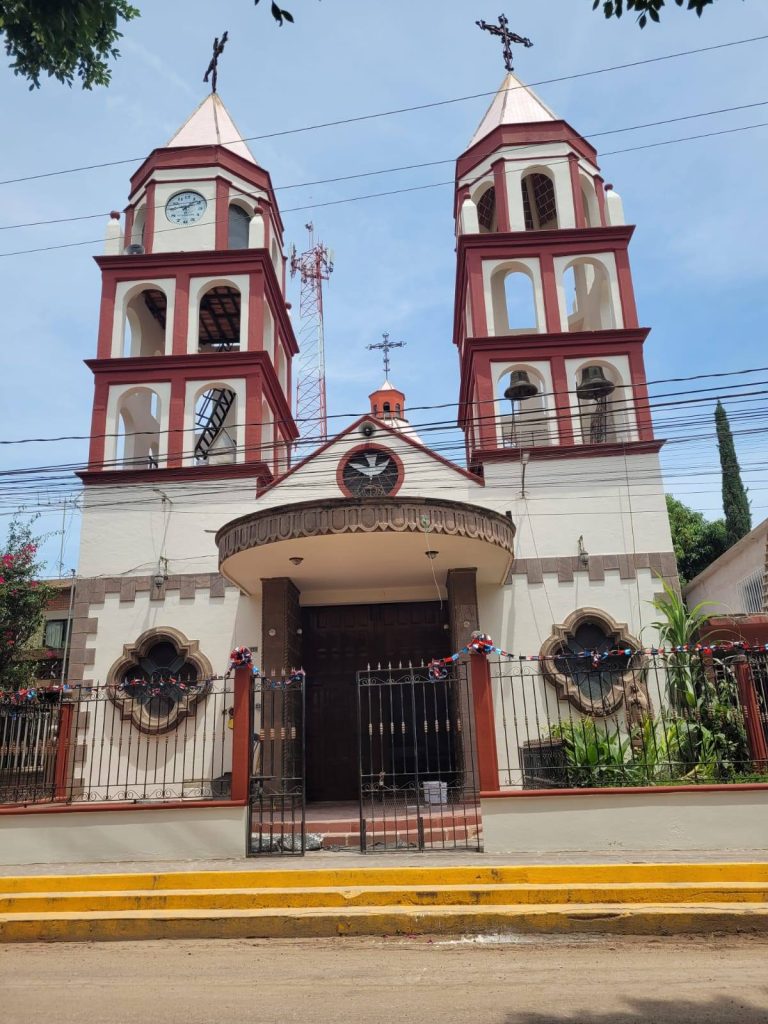 Apoyo en la rehabilitación de la Iglesia de Guadalupe en el Barrio Tercero de El Refugio