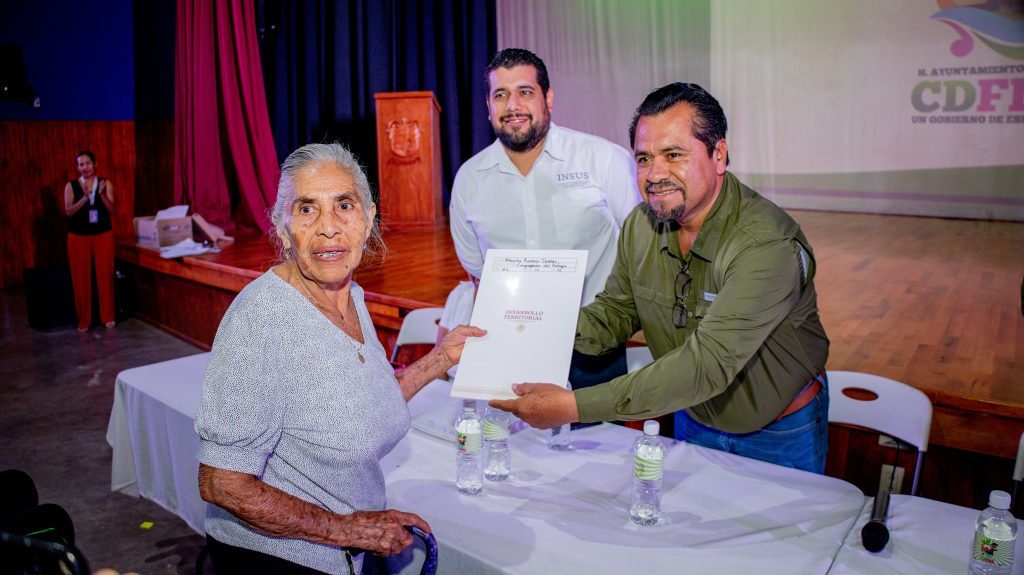 52 familias de Los Mezquites ya cuentan con la seguridad de su patrimonio