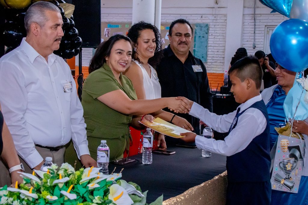 GRADUACIÓN DE LA PRIMARIA FRANCISCO GONZÁLEZ BOCANEGRA DE EL REFUGIO