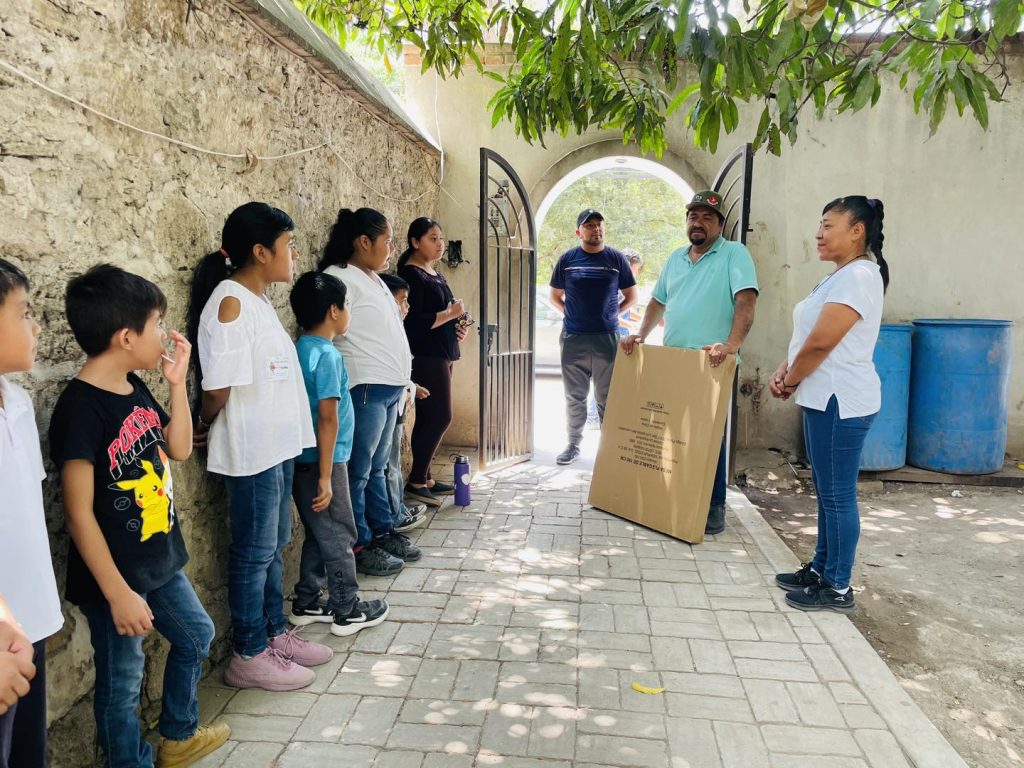 Pequeños de San Antonio de las Higueras agradecen al alcalde Rodolfo Loredo