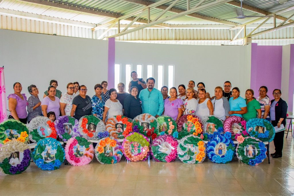 ¡Con gran éxito concluyó el Taller de Elaboración de Coronas de Foamy!