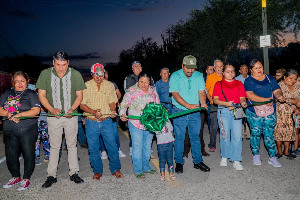 Inauguración de la Calle Colón en Llanitos