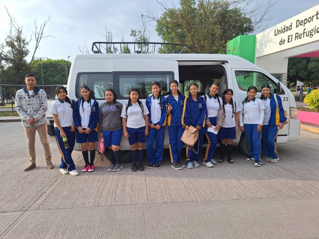Gobierno Municipal de CDFDZ apoya a la educación y al deporte