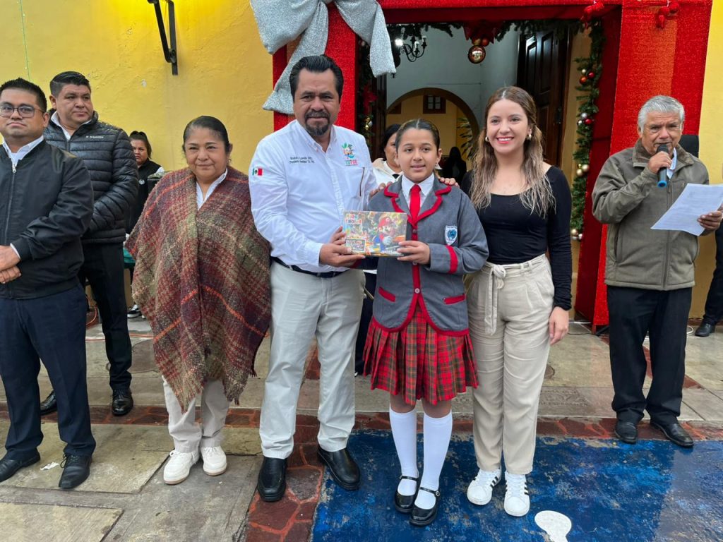 Honores a la Bandera en Ciudad Fernández