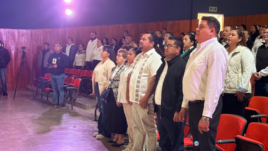 Rinden honores a la Bandera en CDFDZ