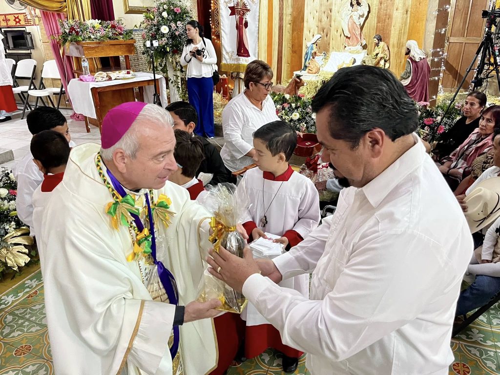 El alcalde Rodolfo Loredo asiste a la Misa Solemne en honor al Dulce Nombre de Jesús