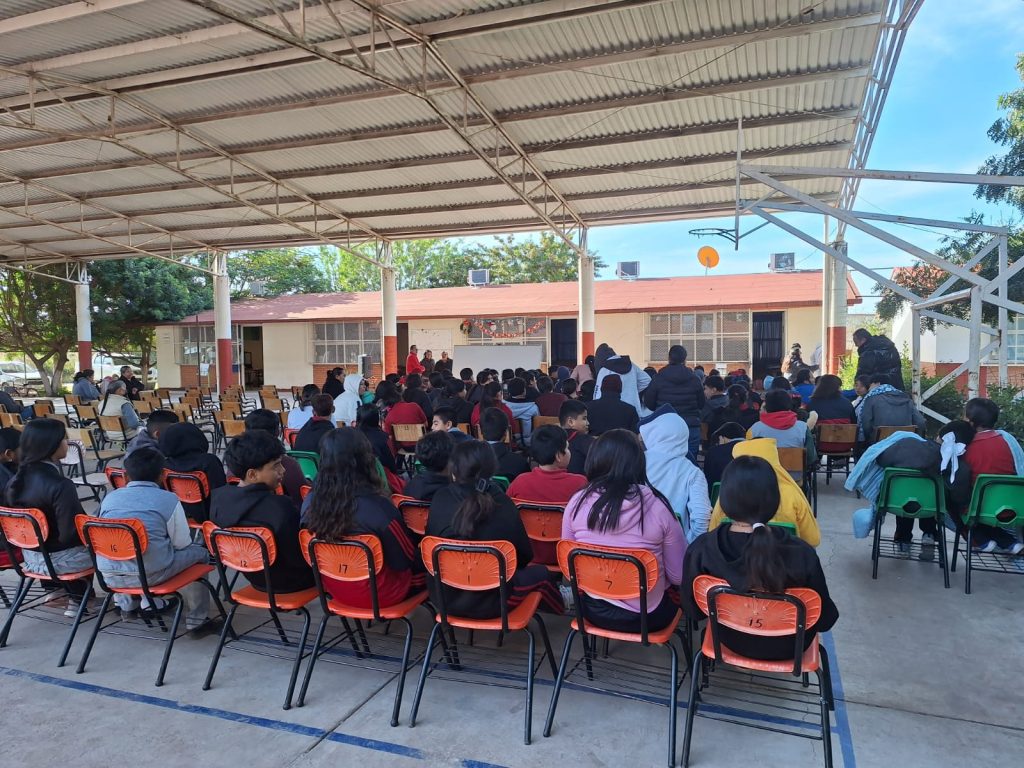 Plática sobre derechos y obligaciones en la comunidad educativa