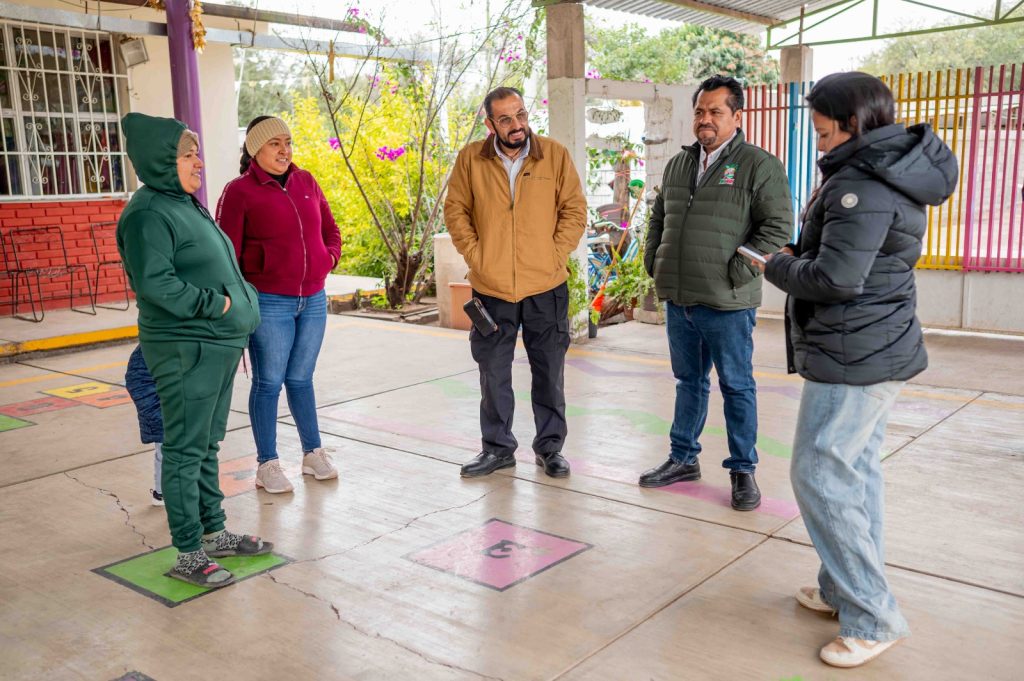 Alcalde visita jardín de niños María Montessori en el Barrio de Guadalupe