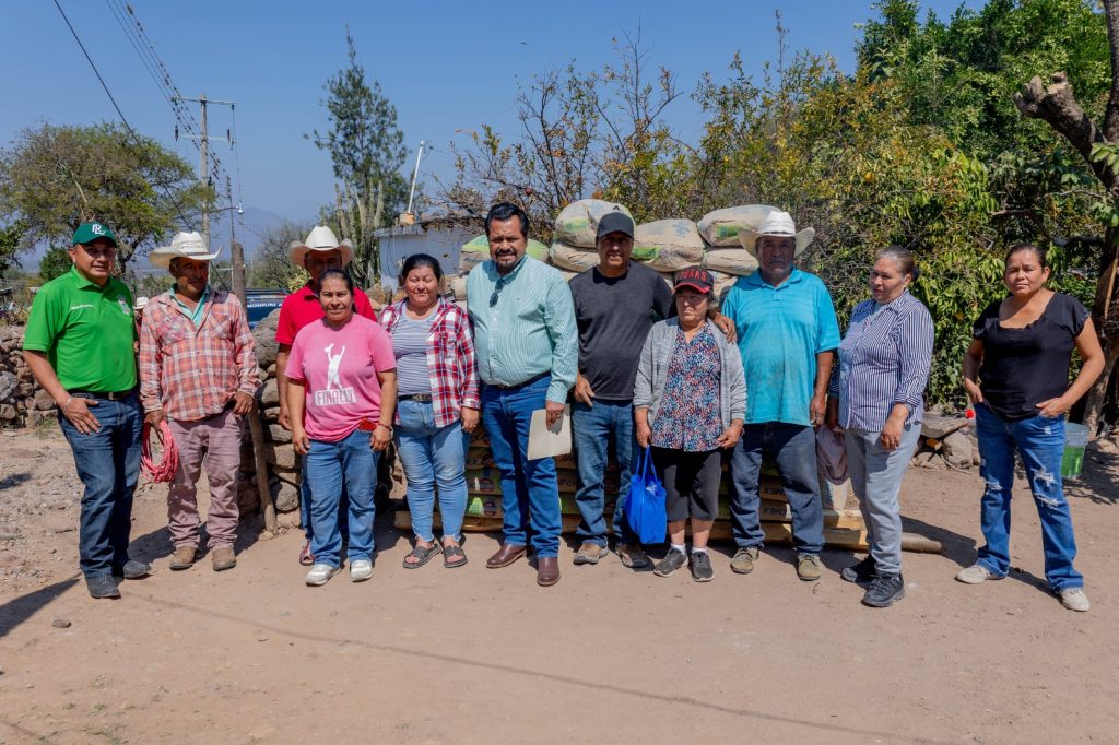 Apoyo para mejorar caminos en La Ventilla