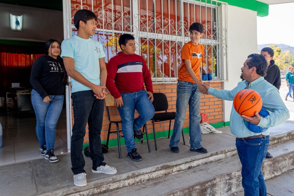 Impulsando el deporte y la educación en nuestras comunidades