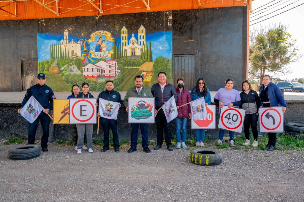Jóvenes de CDFDZ se preparan para conducir con mayor seguridad y responsabilidad